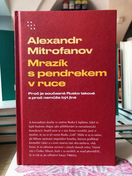 Mrazík s pendrekem v ruce