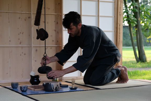 Gerhard Feldbacher (AT): Flying Teahouse