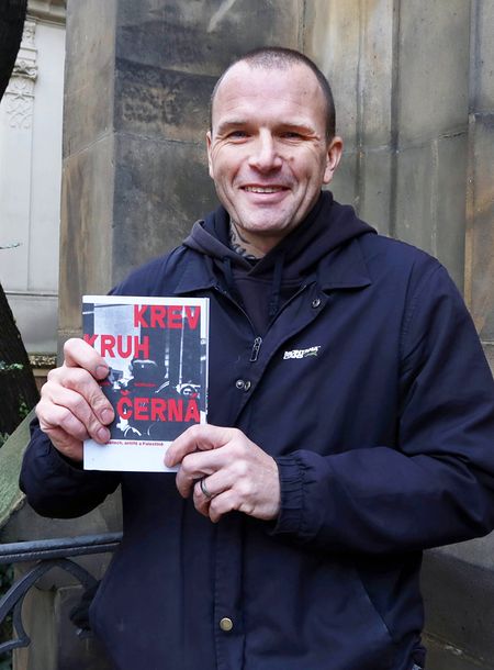 Radek Wollmann: Krev Kruh Černá