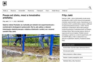 Artikl review: Pauza od účelu, moci a hmotného artefaktu